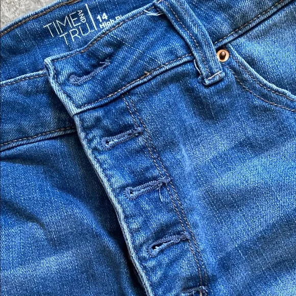 Time and Tru Classic Blue Jean Shorts - Picture 3 of 7